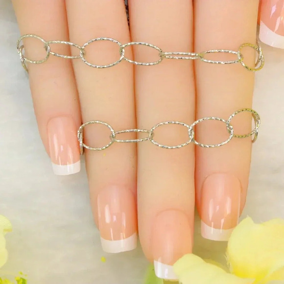 Minimalist Bracelet, Sleek & Modern Design, Women’s Fashion, YC110408-B - Picture 9 of 10